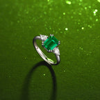 S925 Silver Ring with Cultivated Emerald Gemstone