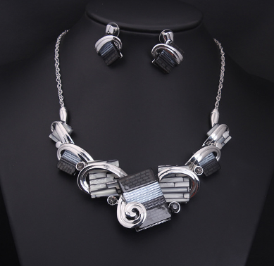 Exaggerated Geometric Gemstone Necklace Set for Women