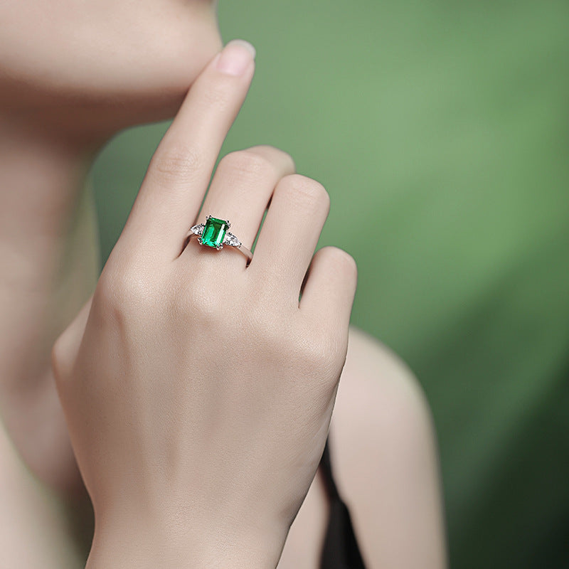 S925 Silver Ring with Cultivated Emerald Gemstone